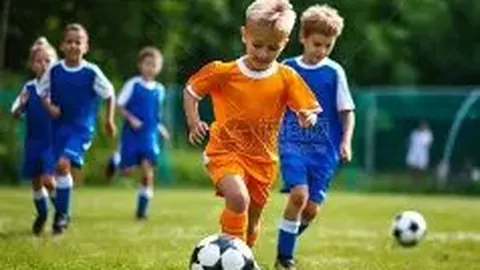 《中超变革新纪元：跨年度赛制，助力中国足球接轨世界强流》